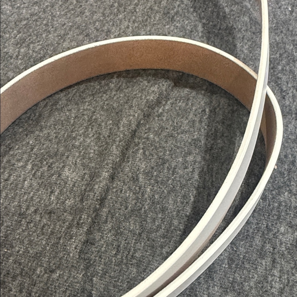 White Leather Belt with Gold Buckle - BRAND NEW - Picture 4 of 7